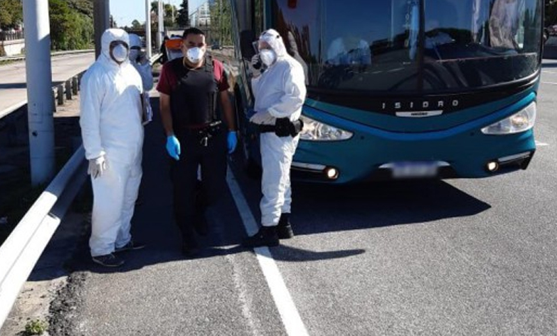 Detienen en Panamericana un micro con 62 personas en plena cuarentena