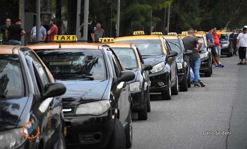 Taxistas volvieron a reclamar el Ingreso Familiar de Emergencia