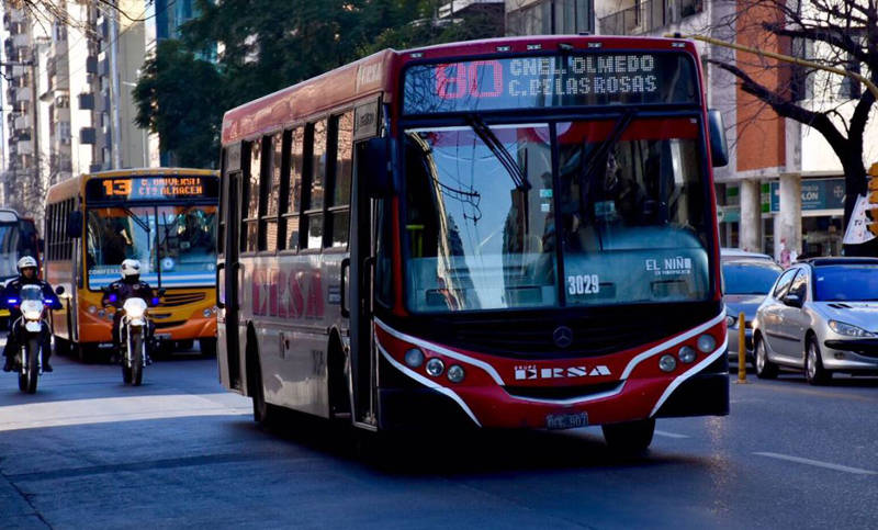 Choferes de colectivos de Córdoba paran este lunes por falta de pago