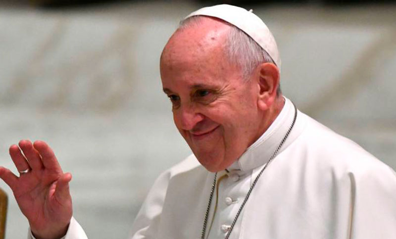 En un video «a las familias del mundo», el Papa pidió «un gesto de ternura con el que sufre»
