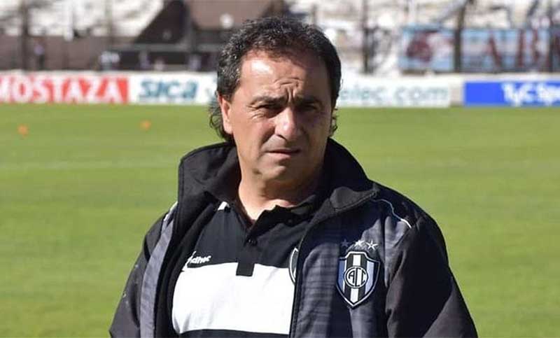 Coleoni quiere volver a dirigir al Ferroviario pero la directiva no lo atiende