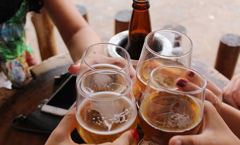 Reabren bares, restos y cervecerías con presencia de gente en La Pampa