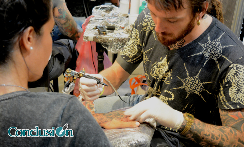 Tatuadores piden no ser ignorados y volver a trabajar “cuanto antes”
