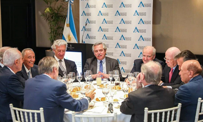 Medios: el Gobierno ante una disyuntiva, o avanza o claudica