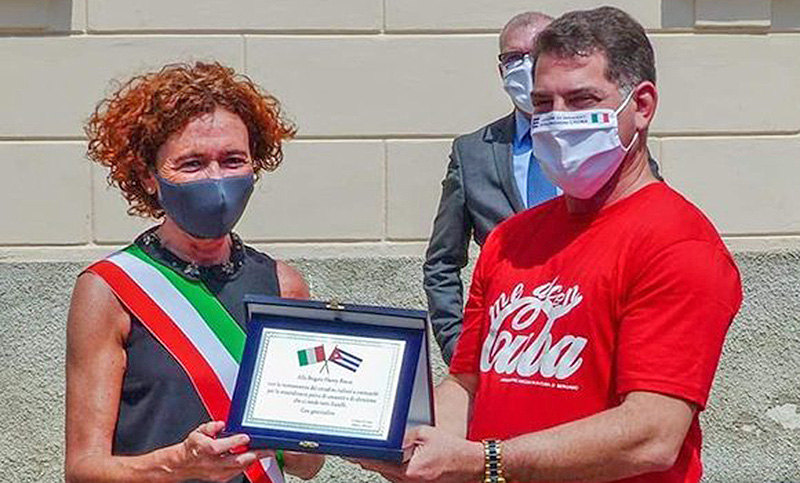 Los Médicos cubanos fueron despedidos con aplausos de la región de Lombardía en Italia