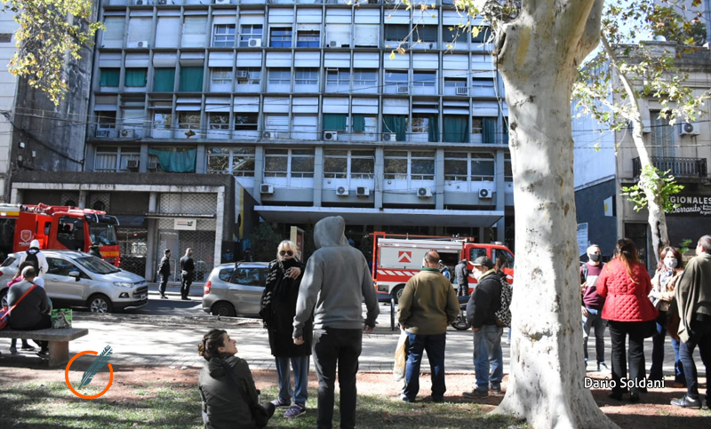 Explotó un tablero eléctrico y ocasionó un principio de incendio en un edificio céntrico