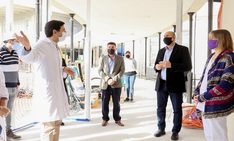 Perotti recorrió el Centenario y anunció mejoras para atender a pacientes con coronavirus 