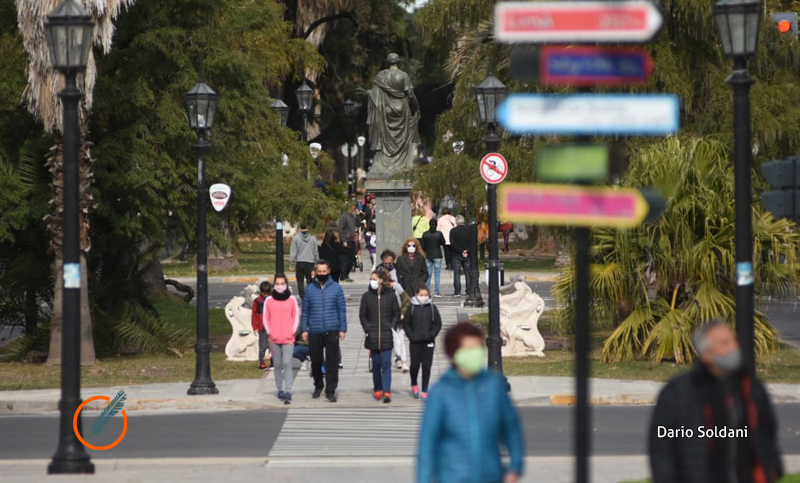 Los rosarinos volvieron a la calle en el primer día de salidas recreativas
