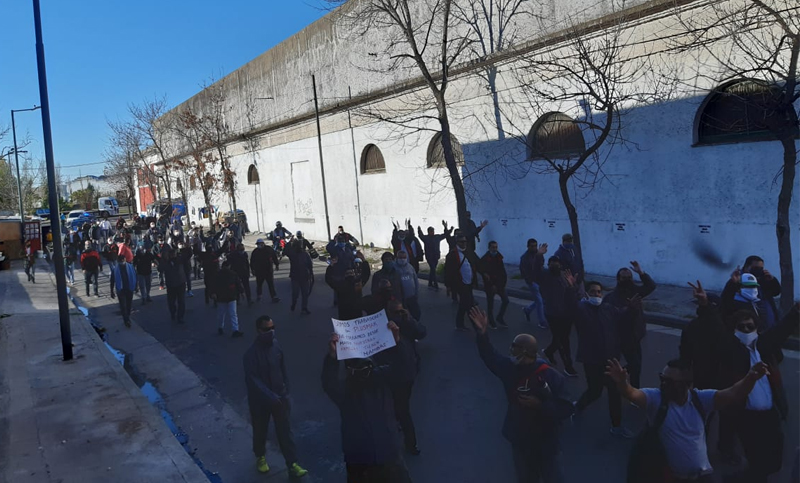 Trabajadores de Plusmar se movilizaron en Buenos Aires contra despidos, suspensiones y rebajas