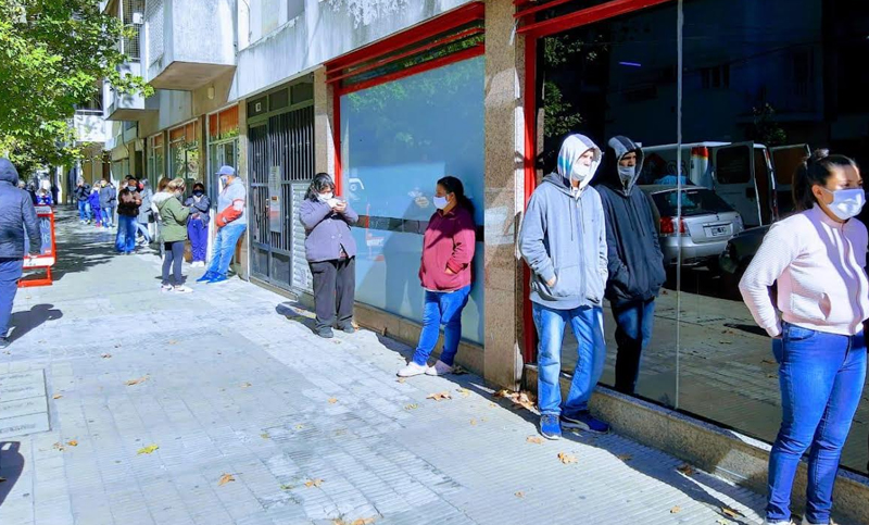 La Municipalidad reforzó controles para evitar amontonamientos en el cobro del IFE