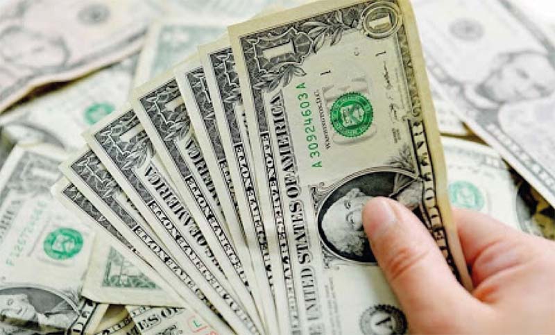 Dólar blue baja a 122 pesos, pero sube el mayorista