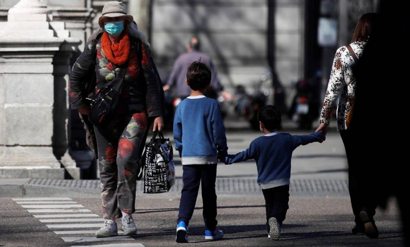 Los padres podrán ir con un menor a cargo a realizar compras