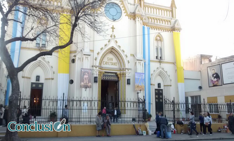 El Gobierno autorizó la apertura de «todas las iglesias» del país para «rezos individuales»