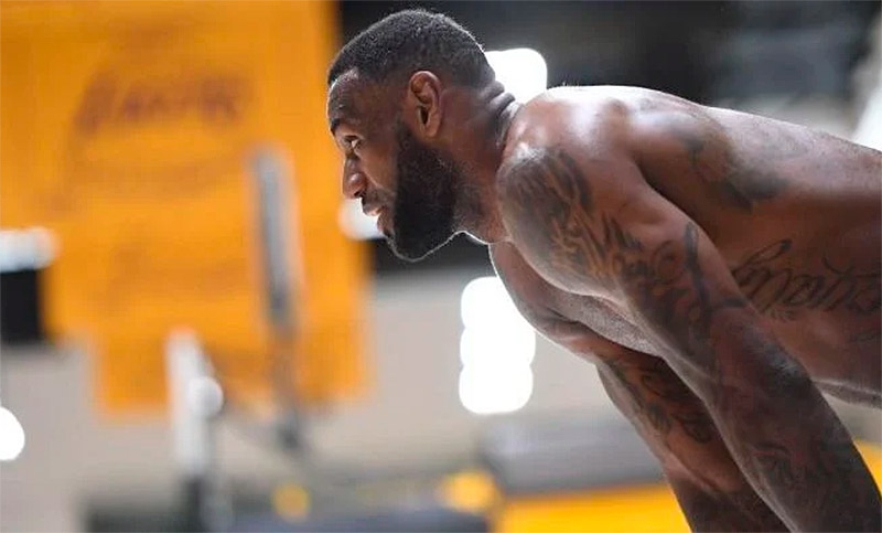 LeBron James se entrenó en privado con algunos compañeros
