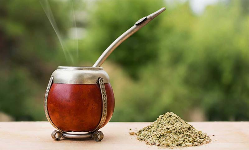 El mate dejó de compartirse por el coronavirus, pero el consumo de yerba sigue igual al de 2019