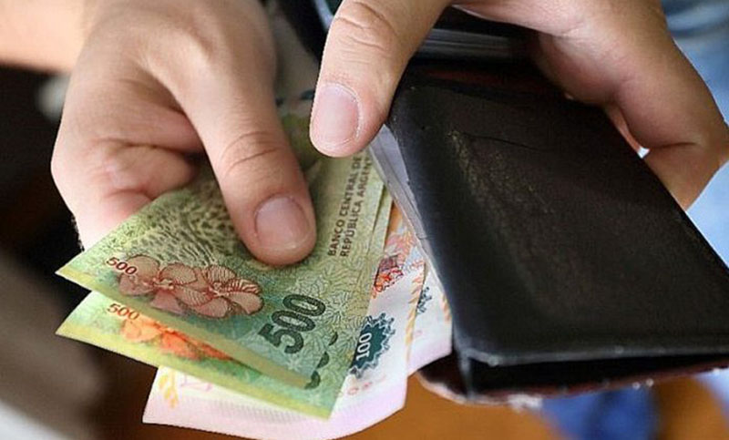 Otorgan salario complementario a la educación terciaria, sanatorios privados y transportistas
