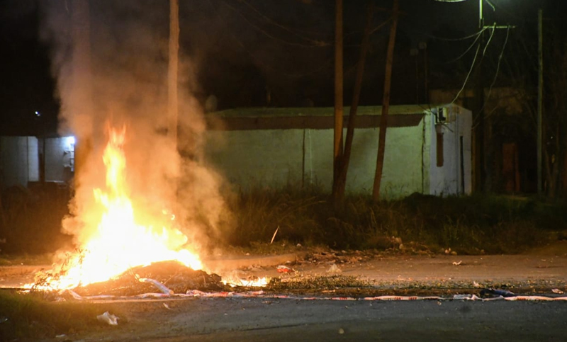 Noche de furia: mataron a un chico de 16 años e incendiaron la casa del presunto homicida