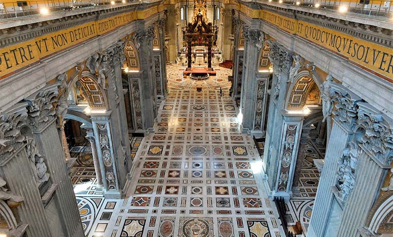 Tras dos meses cerrada por el coronavirus, reabrió al público la Basílica de San Pedro