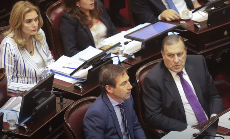 Senadores de la oposición piden derogar el decreto que restablece facultades a Jefatura de Gabinete