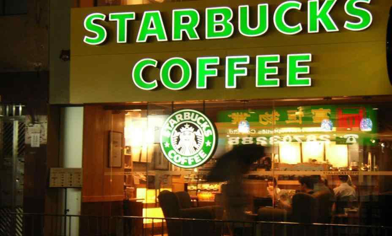 Starbucks y Burger King cierran trece locales en el país por el coronavirus