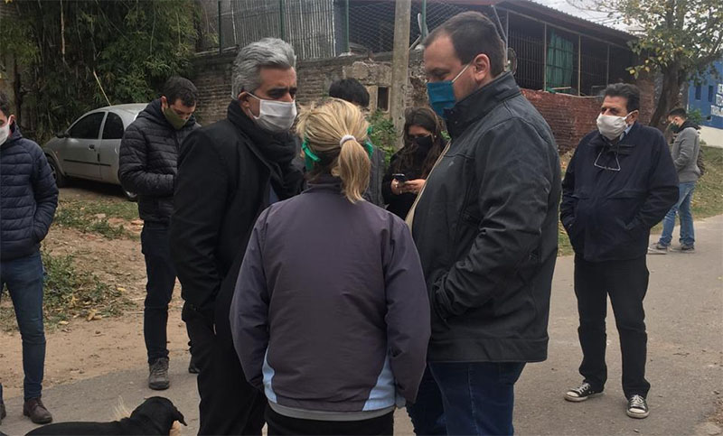 La UNR entregó alcohol en gel y repelente en distintos barrios de Rosario