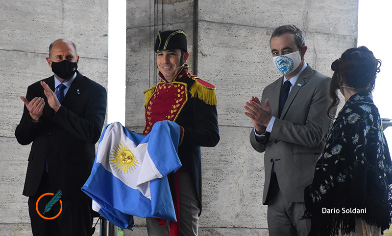 Sentida promesa virtual de lealtad a la bandera de alumnos de cuarto grado de toda la provincia