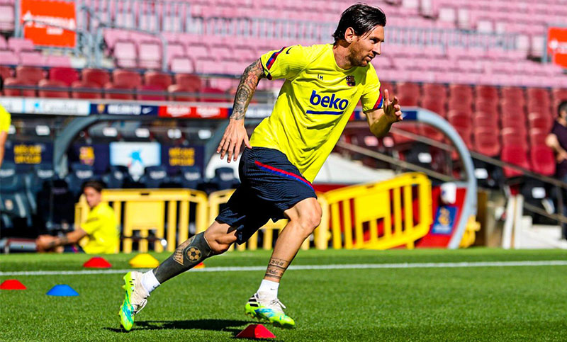 Messi publicó una foto con el Camp Nou de fondo y expresó sus ganas de jugar