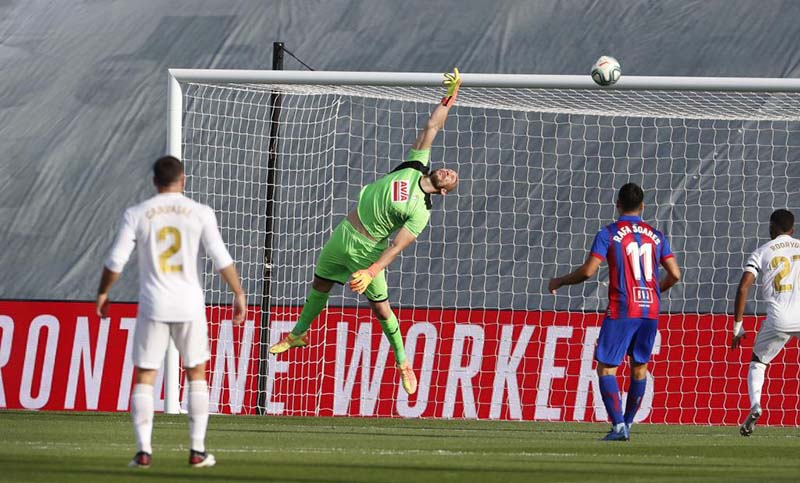 Real Madrid derrotó al Eibar y no le pierde pisada al líder