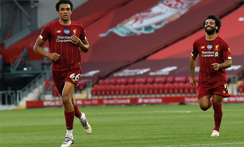 Liverpool goleó y acaricia el título en Inglaterra