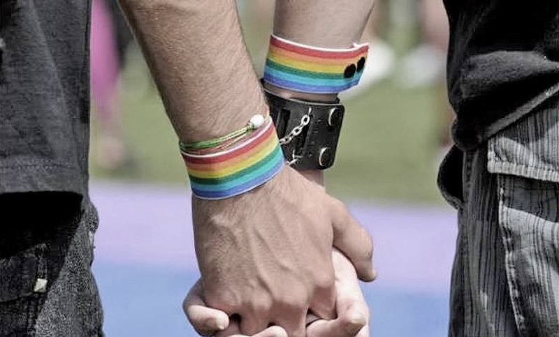 La Iglesia y el gobierno italiano se cruzan por un proyecto que endurece las penas por homofobia