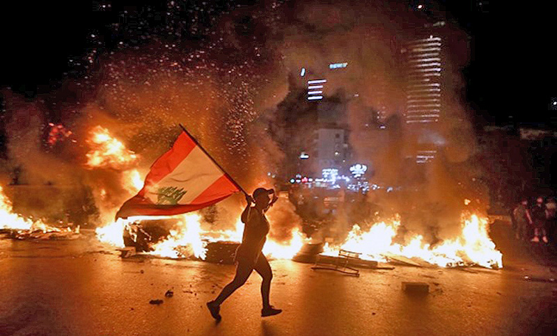 Los libaneses retomaron las calles de Beirut y reclamaron la salida del gobierno por la crisis económica