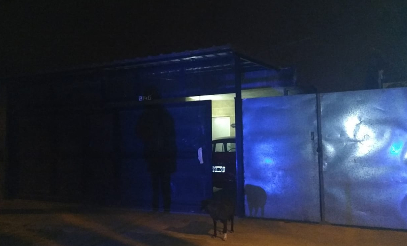 Villa Gobernador Gálvez: limpiaba la vereda y lo acribillaron a balazos