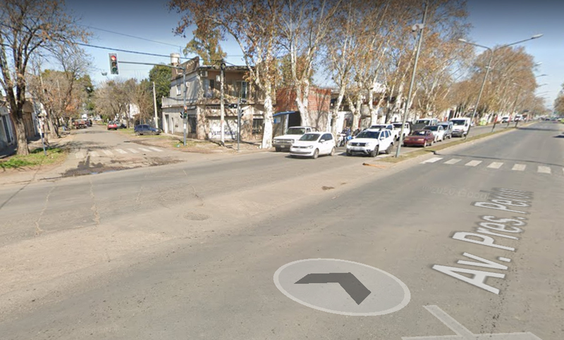 Un joven de 28 años gravemente herido tras ser baleado cuando manejaba su auto
