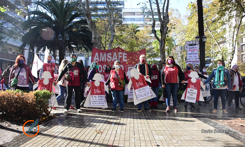 Estatales, docentes y profesionales de la salud volvieron a reclamar reapertura de paritarias