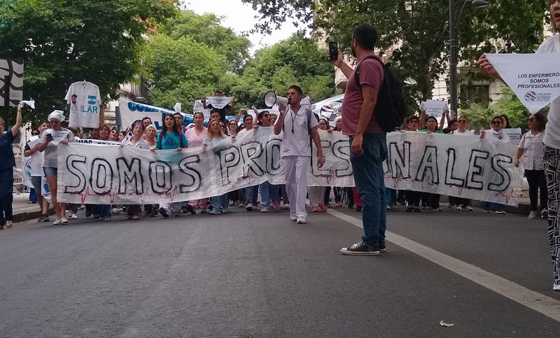 Enfermeros autoconvocados reclaman ser reconocidos como profesionales y habrá bocinazo