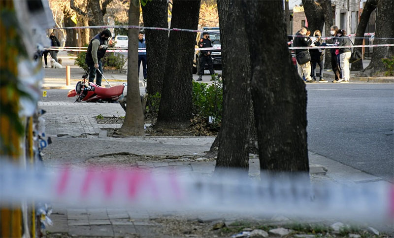 Un joven de 19 años fue ultimado a balazos mientras iba en su moto