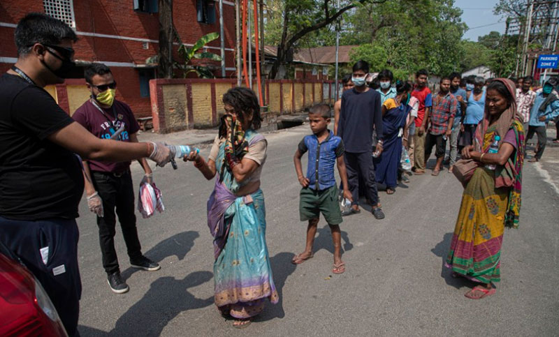 India sumó más de 11.500 nuevos contagios de coronavirus y supera los 330.000 casos