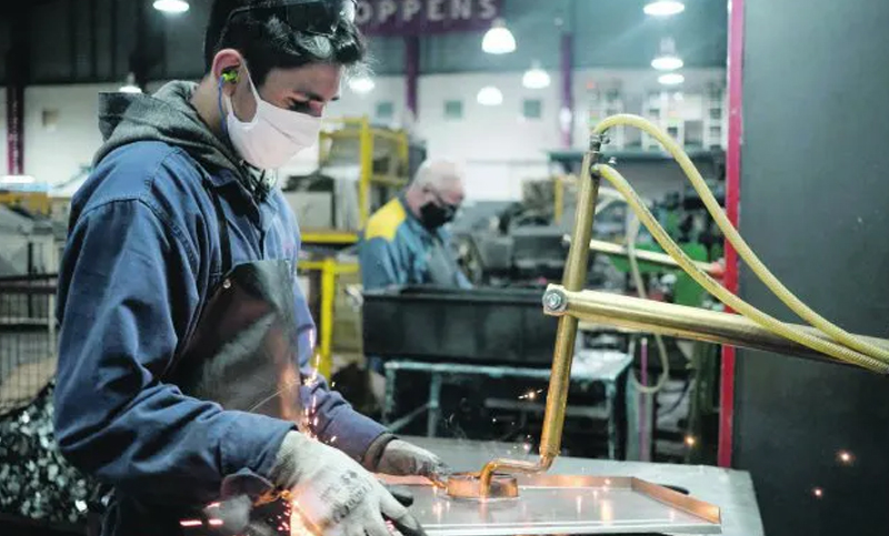Por la pandemia, la industria se desplomó 30,6% en abril y es el registro más bajo de los últimos 17 años