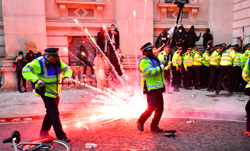 Serios incidentes en Inglaterra en manifestaciones por el crimen de George Floyd