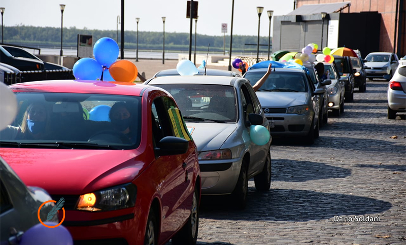 Con una colorida caravana, titulares y docentes de jardines particulares pidieron la reapertura
