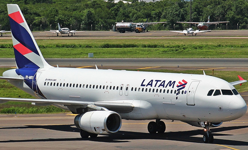 El Gobierno da por hecho la salida de Latam y evalúa qué hacer con los más de 1.700 trabajadores