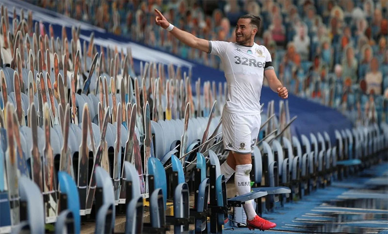 Leeds, dirigido por Bielsa, goleó a Fulham y se encamina al ascenso a la Premier League
