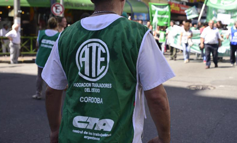 Gremio estatal se opuso a desdoblamiento del aguinaldo y propuso más impuestos al agro