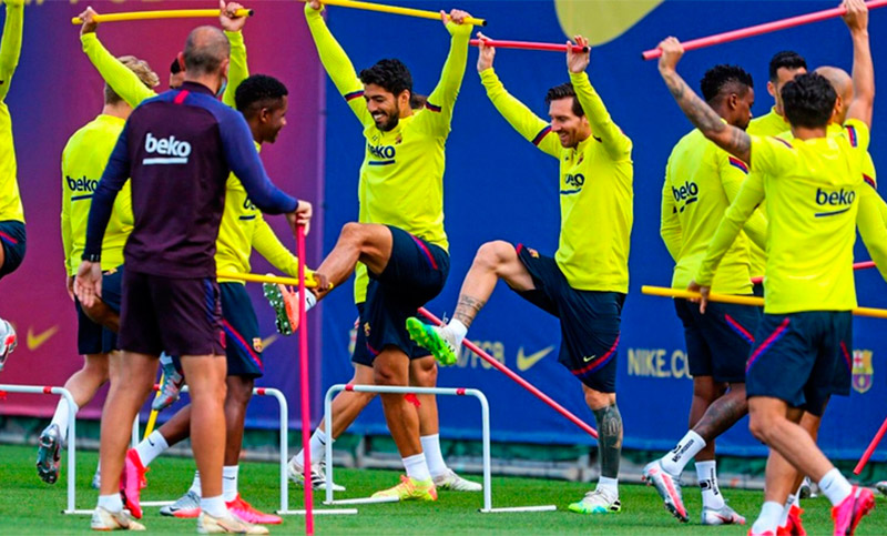 Messi volvió a entrenar con sus compañeros y está listo para el debut