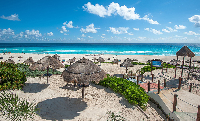 México reabre gradualmente el turismo tras del parate por el coronavirus, que suma contagios y muertes
