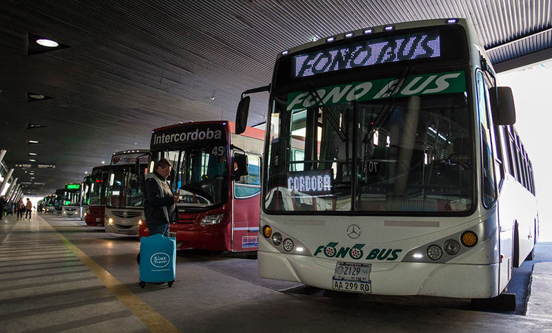 El transporte interurbano de Córdoba transita el tercer mes de paro ininterrumpido por deuda salarial