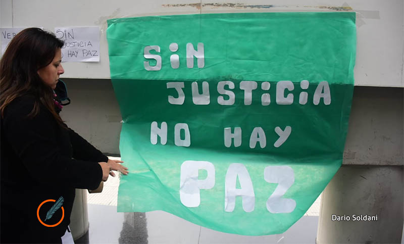 Familiares de víctimas reclamaron el avance de las causas frente al Centro de Justicia Penal