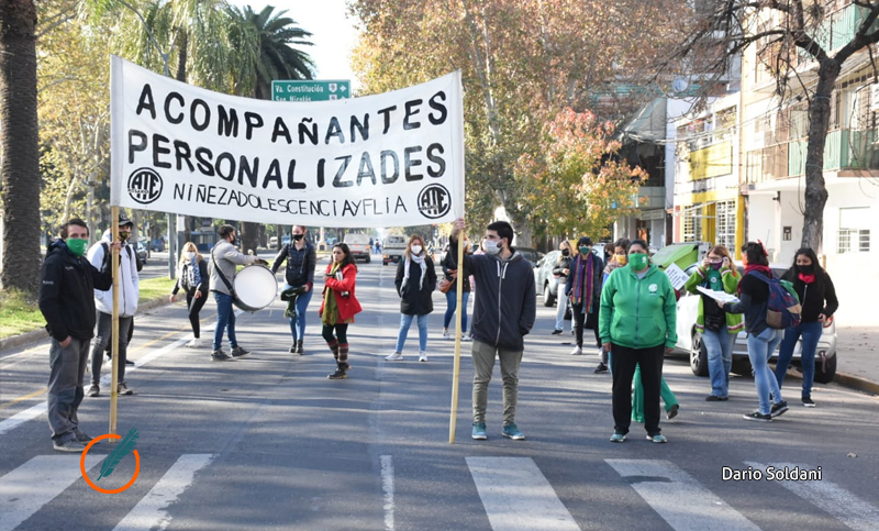 Trabajadores de Niñez exigen el fin de la precarización laboral y piden ser recibidos