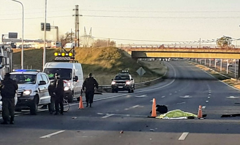 Fatal siniestro vial en Uriburu y Circunvalación: un motociclista perdió la vida