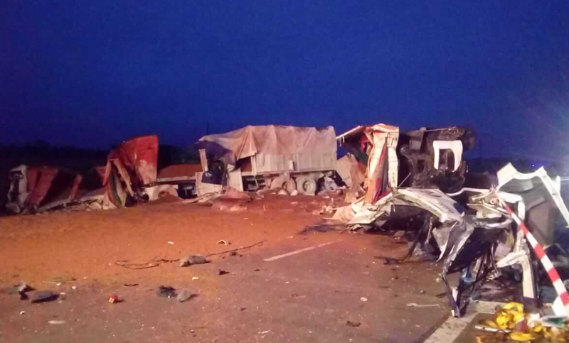 Dos muertos tras un choque frontal entre camiones en la autopista Rosario-Córdoba